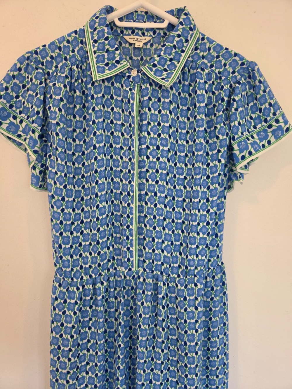 Max Studio maxi dress XS blue/white floral tiered flutter sleeves button down - Picture 13 of 13